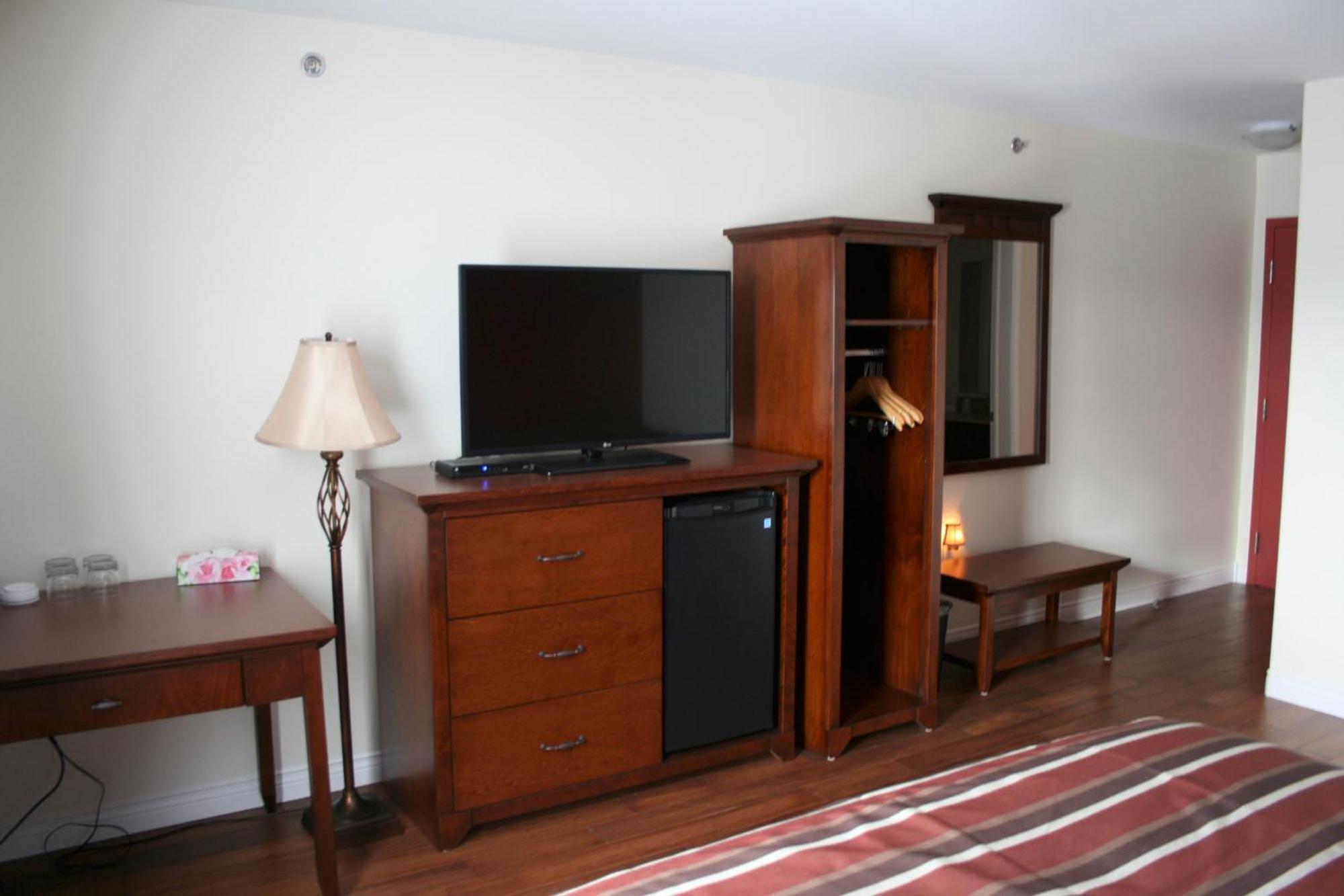 Lanes Riverhouse Inn & Cottages Montague Room photo