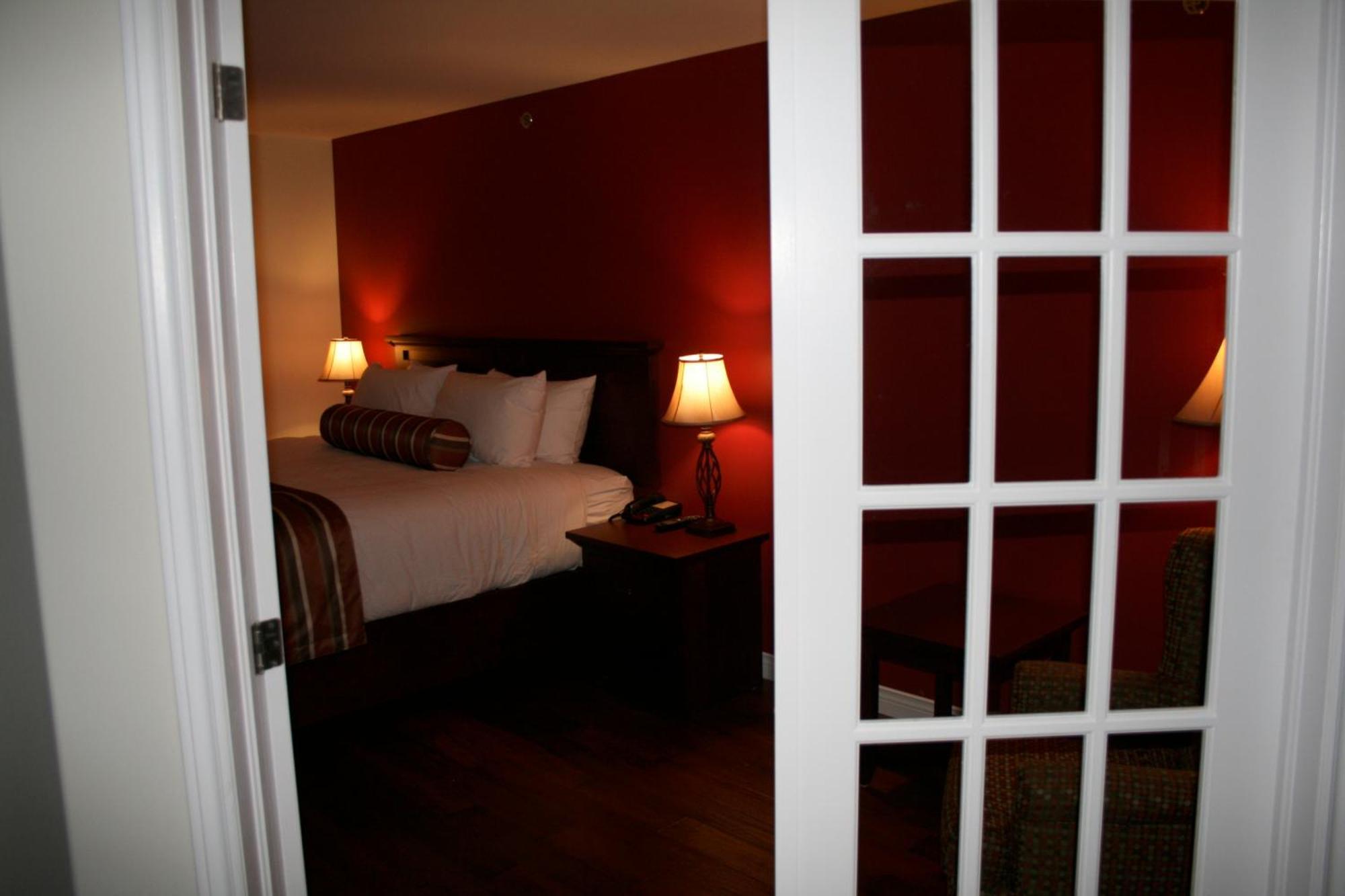 Lanes Riverhouse Inn & Cottages Montague Room photo