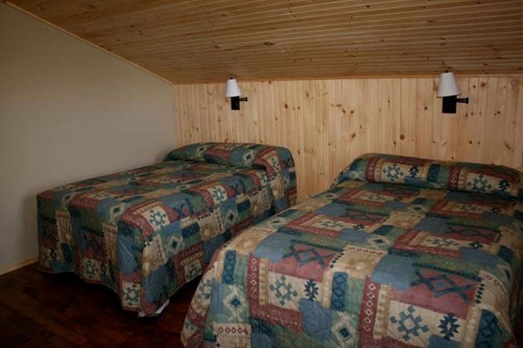 Lanes Riverhouse Inn & Cottages Montague Room photo