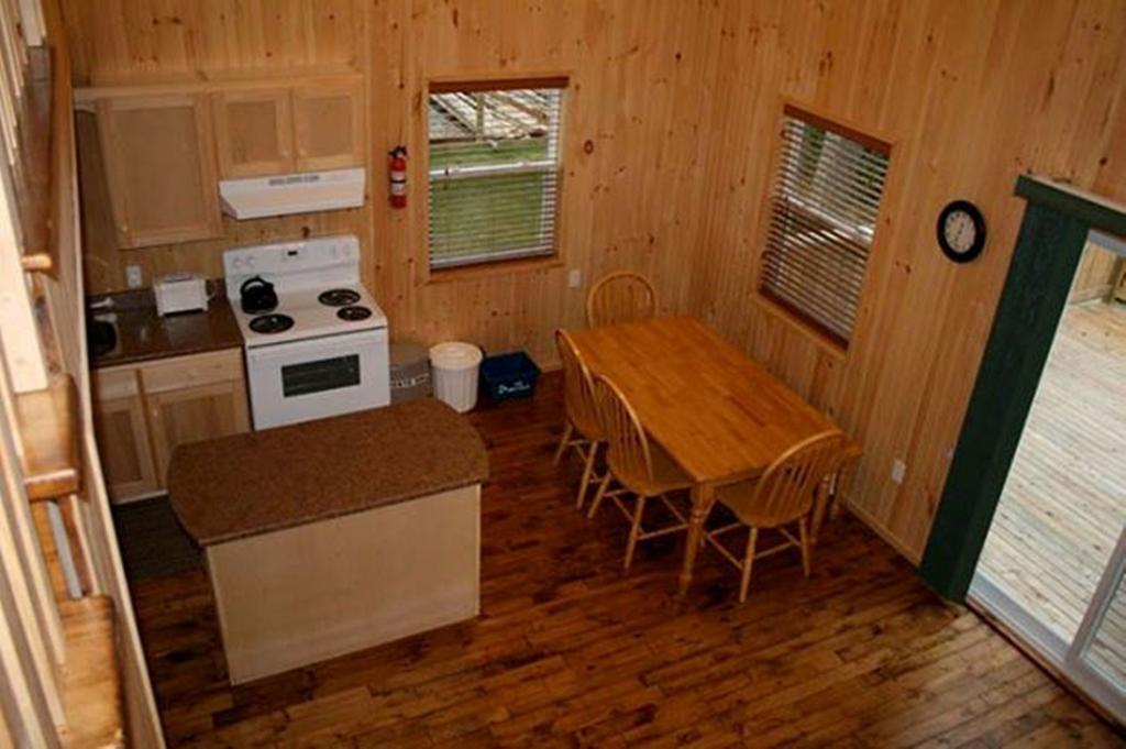 Lanes Riverhouse Inn & Cottages Montague Room photo