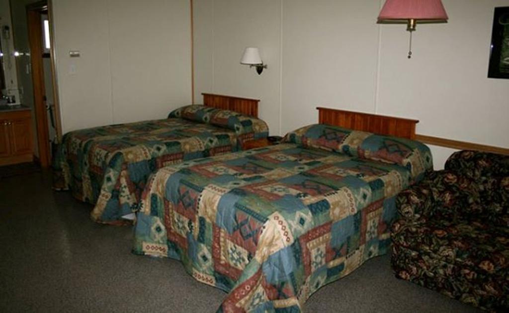 Lanes Riverhouse Inn & Cottages Montague Room photo
